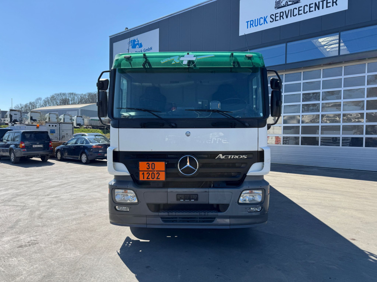 MERCEDES Actros 2541 6x2 Schwarzmüller 21260L - Tartályos teherautó: 2 kép. MERCEDES Actros 2541 6x2 Schwarzmüller 21260L - Tartályos teherautó: 2 kép.