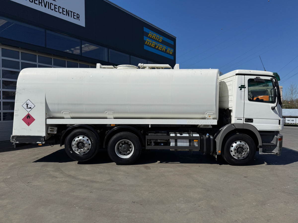 MERCEDES Actros 2541 6x2 Schwarzmüller 21260L - Tartályos teherautó: 4 kép. MERCEDES Actros 2541 6x2 Schwarzmüller 21260L - Tartályos teherautó: 4 kép.