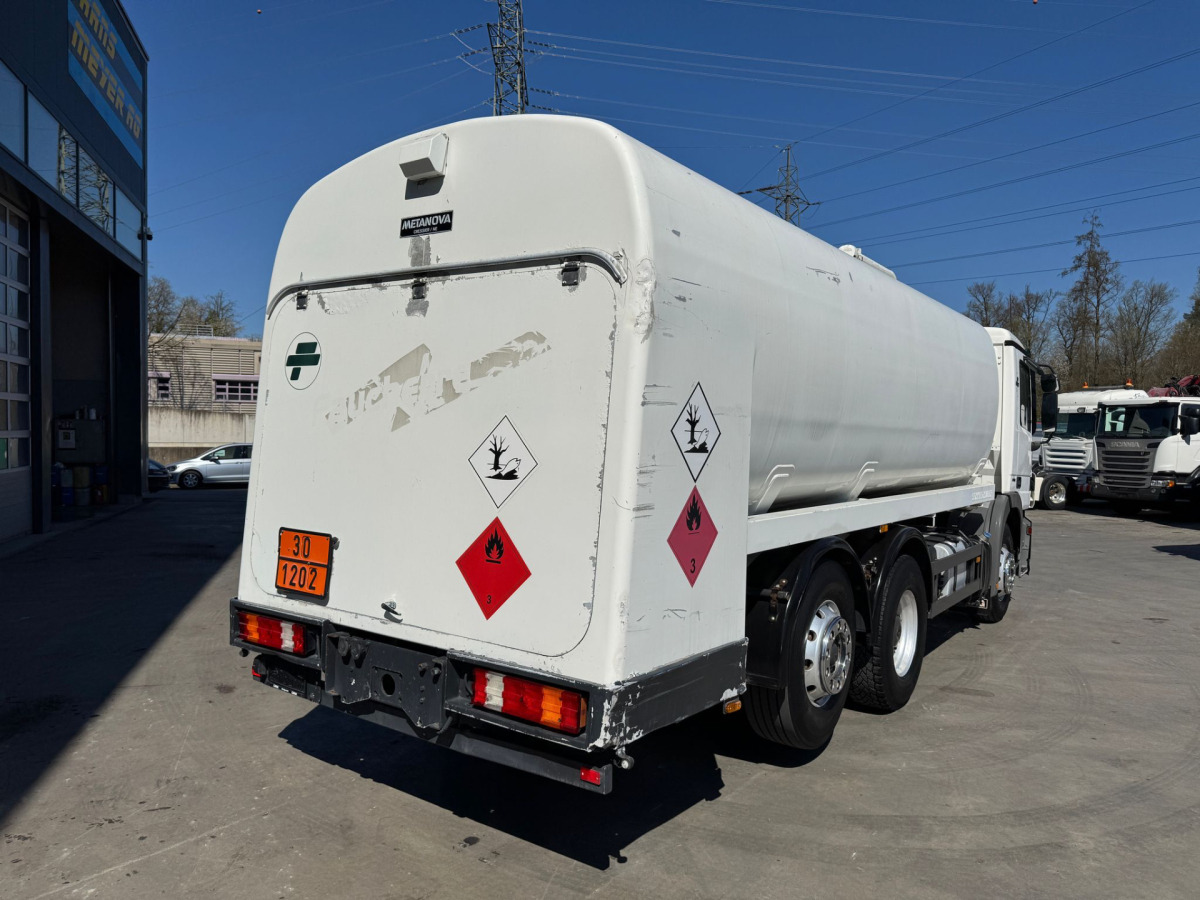 MERCEDES Actros 2541 6x2 Schwarzmüller 21260L - Tartályos teherautó: 5 kép. MERCEDES Actros 2541 6x2 Schwarzmüller 21260L - Tartályos teherautó: 5 kép.