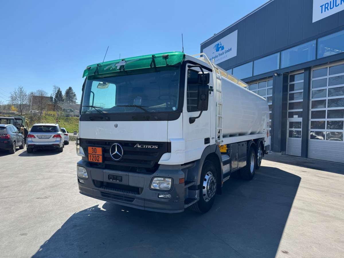 MERCEDES Actros 2541 6x2 Schwarzmüller 21260L - Tartályos teherautó: 1 kép. MERCEDES Actros 2541 6x2 Schwarzmüller 21260L - Tartályos teherautó: 1 kép.