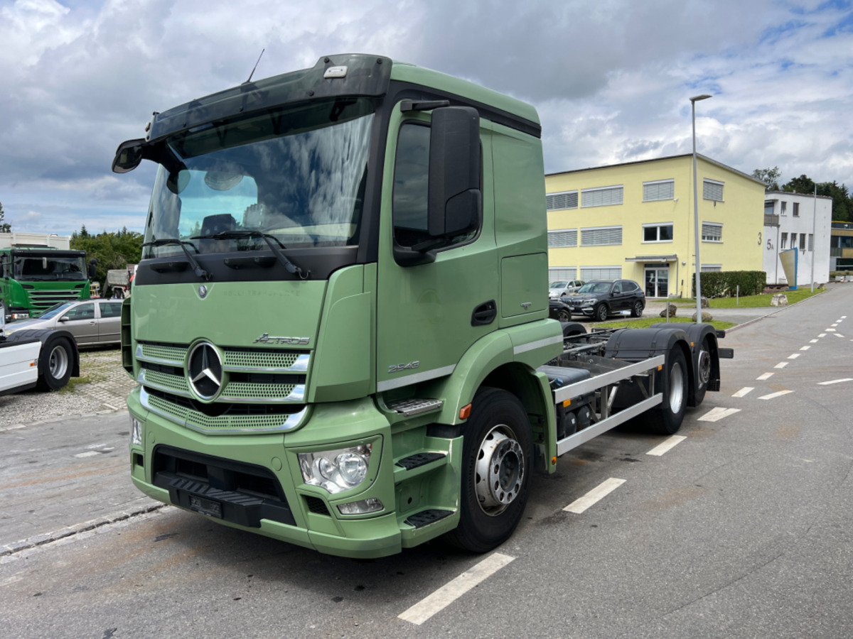MERCEDES Actros 2543 6x2 - Alvaz teherautó: 1 kép. MERCEDES Actros 2543 6x2 - Alvaz teherautó: 1 kép.
