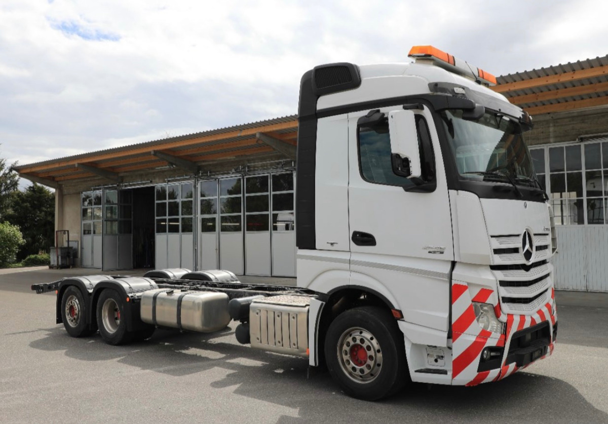 MERCEDES Actros 2548 6x2 - Alvaz teherautó: 3 kép. MERCEDES Actros 2548 6x2 - Alvaz teherautó: 3 kép.