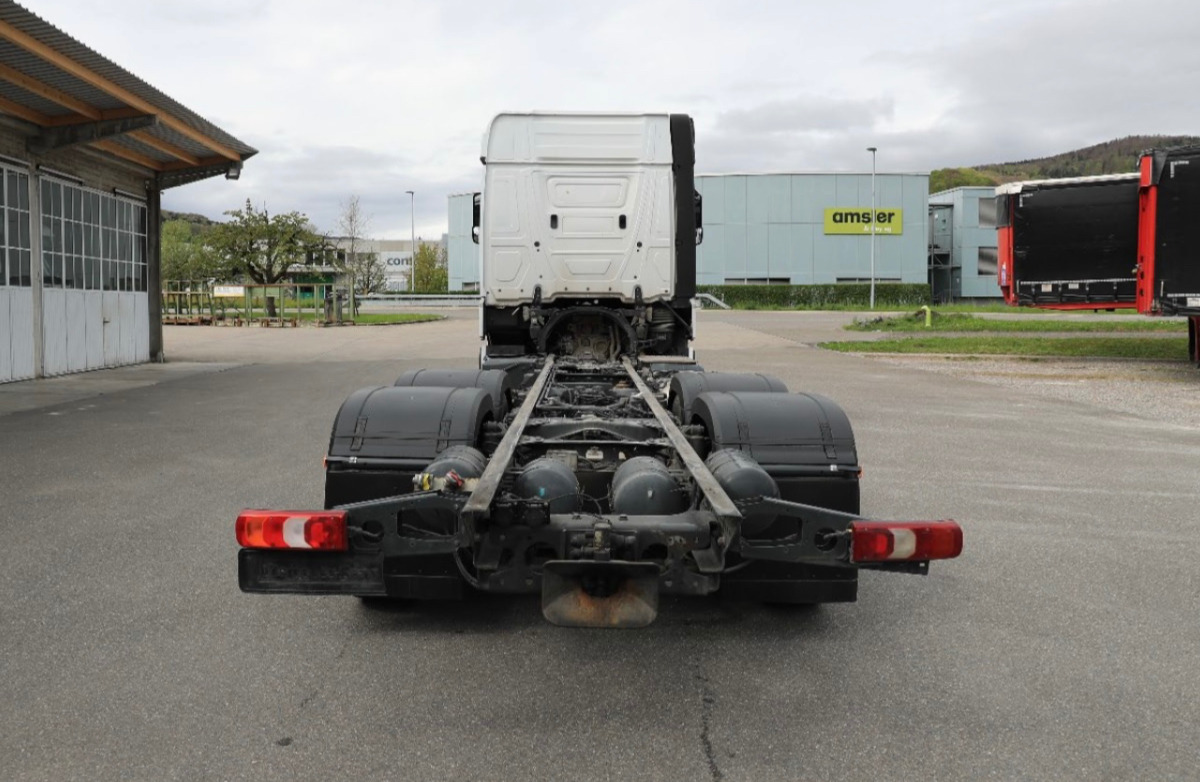 MERCEDES Actros 2548 6x2 - Alvaz teherautó: 4 kép. MERCEDES Actros 2548 6x2 - Alvaz teherautó: 4 kép.