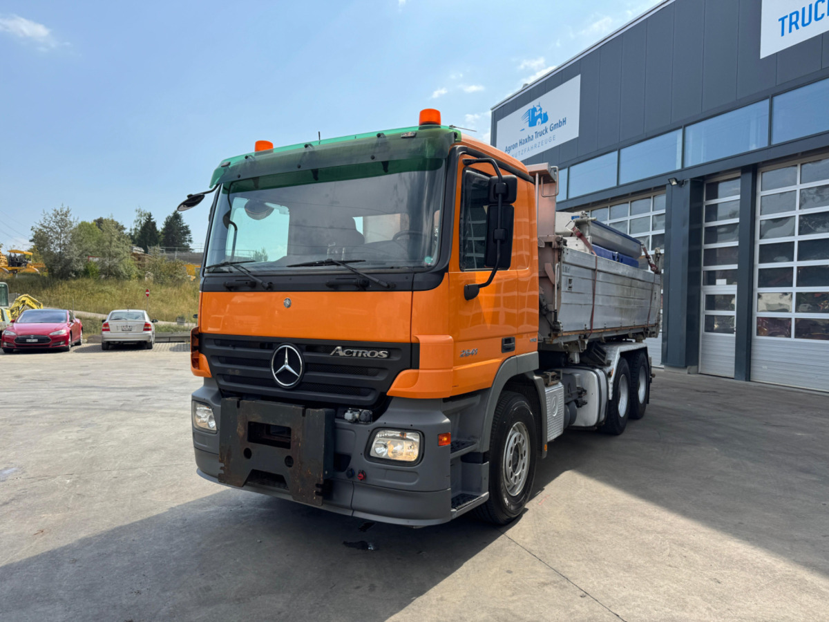 MERCEDES Actros 2641 6x4 Moser 3S Winterdienst - Billenőplatós teherautó: 1 kép. MERCEDES Actros 2641 6x4 Moser 3S Winterdienst - Billenőplatós teherautó: 1 kép.