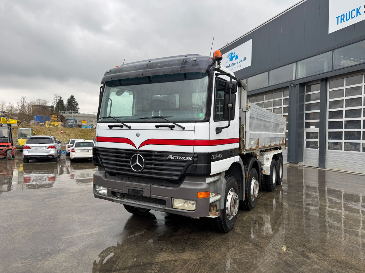 MERCEDES Actros 3243 Moser Bordmatic - Billenőplatós teherautó: 2 kép. MERCEDES Actros 3243 Moser Bordmatic - Billenőplatós teherautó: 2 kép.