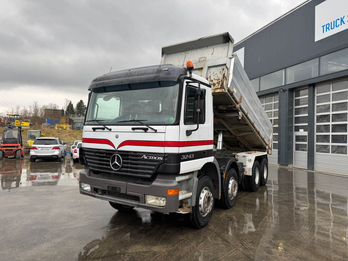 MERCEDES Actros 3243 Moser Bordmatic - Billenőplatós teherautó: 1 kép. MERCEDES Actros 3243 Moser Bordmatic - Billenőplatós teherautó: 1 kép.