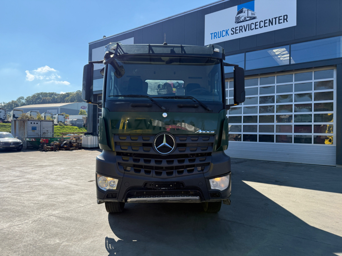 MERCEDES Arocs 3242 8x4 Hiab 166-4 - Billenőplatós teherautó, Darus autó: 4 kép. MERCEDES Arocs 3242 8x4 Hiab 166-4 - Billenőplatós teherautó, Darus autó: 4 kép.