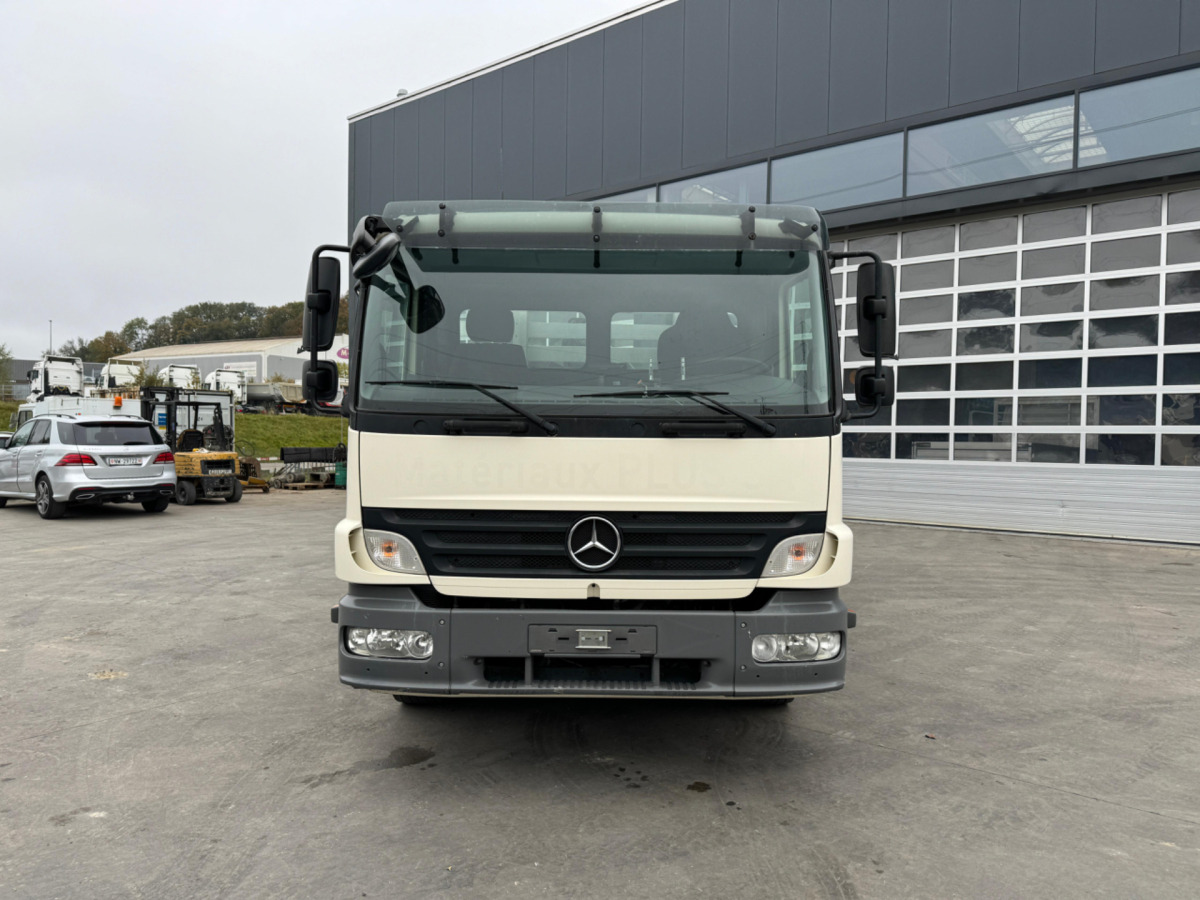 MERCEDES Atego 1329 4x2 Hiab 088-2 - Billenőplatós teherautó, Darus autó: 3 kép. MERCEDES Atego 1329 4x2 Hiab 088-2 - Billenőplatós teherautó, Darus autó: 3 kép.