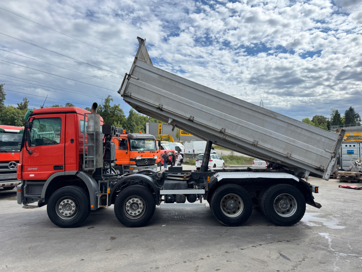 MERCEDES BENZ ACTROS 3246 C8668 - Billenőplatós teherautó: 2 kép. MERCEDES BENZ ACTROS 3246 C8668 - Billenőplatós teherautó: 2 kép.