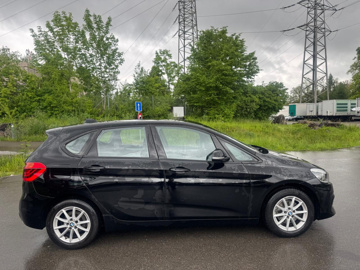 Marke BMW 218d xDrive - Hatchback: 4 kép. Marke BMW 218d xDrive - Hatchback: 4 kép.