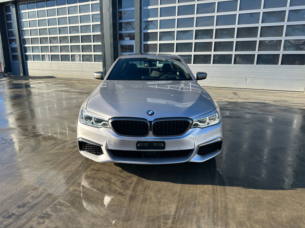 Marke BMW M550D xDrive - Szedán: 2 kép. Marke BMW M550D xDrive - Szedán: 2 kép.