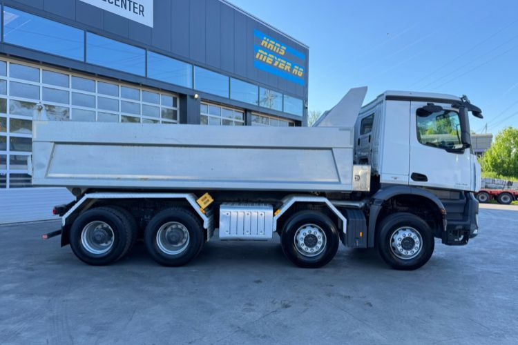 Mercedes-Benz Arocs 3248 8x4 - Billenőplatós teherautó: 5 kép. Mercedes-Benz Arocs 3248 8x4 - Billenőplatós teherautó: 5 kép.
