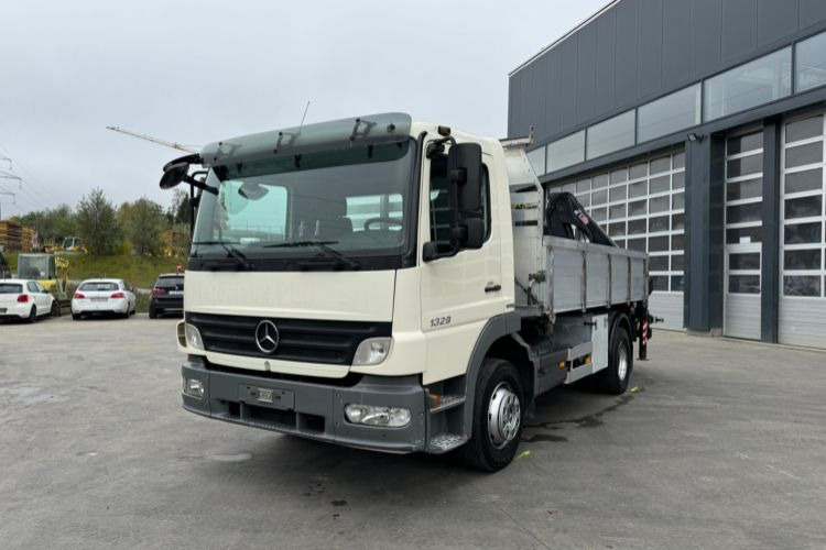 Mercedes-Benz Atego 1329 4x2 Hiab 088-2 - Billenőplatós teherautó, Darus autó: 2 kép. Mercedes-Benz Atego 1329 4x2 Hiab 088-2 - Billenőplatós teherautó, Darus autó: 2 kép.