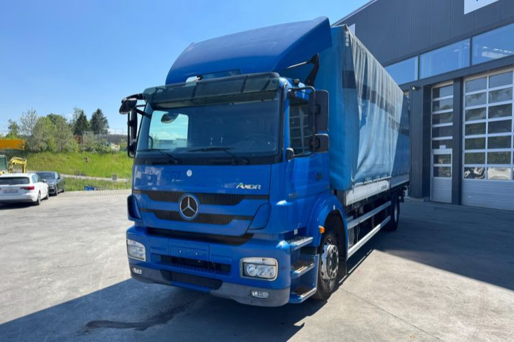 Mercedes-Benz Axor 1833 4x2 - Ponyvás teherautó: 1 kép. Mercedes-Benz Axor 1833 4x2 - Ponyvás teherautó: 1 kép.