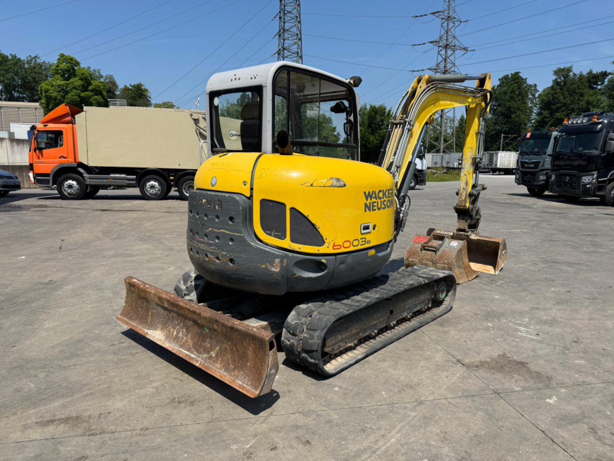 NEUSON 6003 - Lánctalpas kotró: 4 kép. NEUSON 6003 - Lánctalpas kotró: 4 kép.