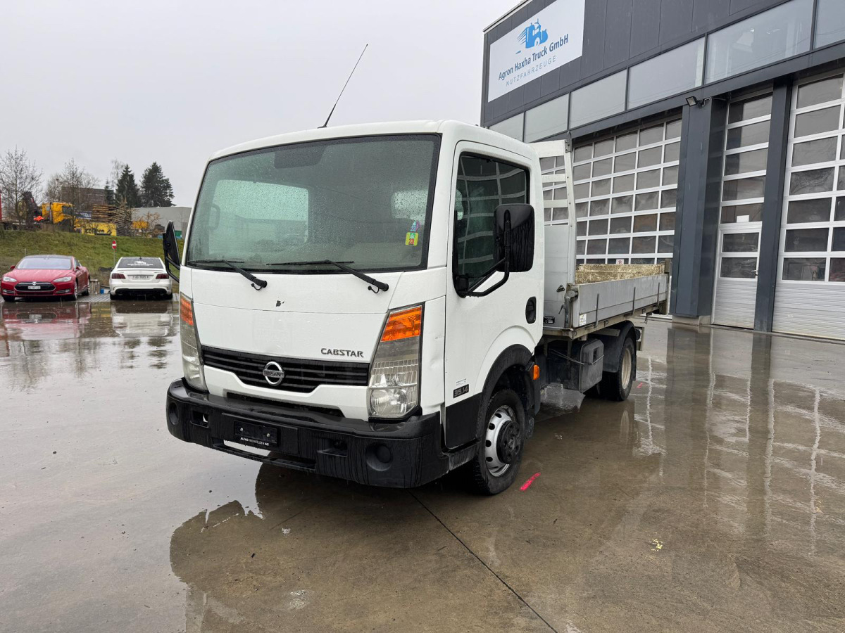 NISSAN Cabstar 35.14 4x2 Kipper - Billenőplatós teherautó: 2 kép. NISSAN Cabstar 35.14 4x2 Kipper - Billenőplatós teherautó: 2 kép.