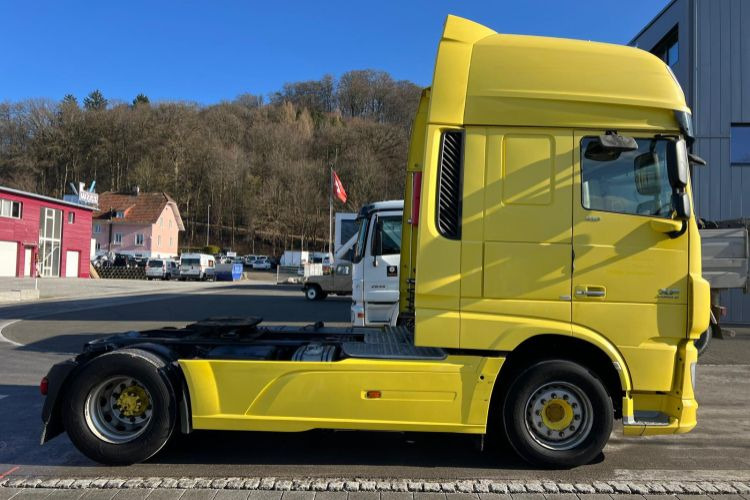 DAF XF510 4x2 - Nyergesvontató: 4 kép. DAF XF510 4x2 - Nyergesvontató: 4 kép.
