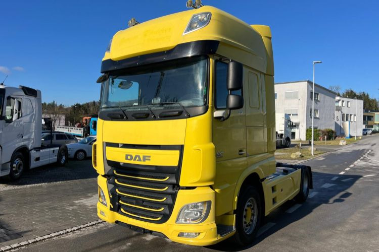 DAF XF510 4x2 - Nyergesvontató: 1 kép. DAF XF510 4x2 - Nyergesvontató: 1 kép.