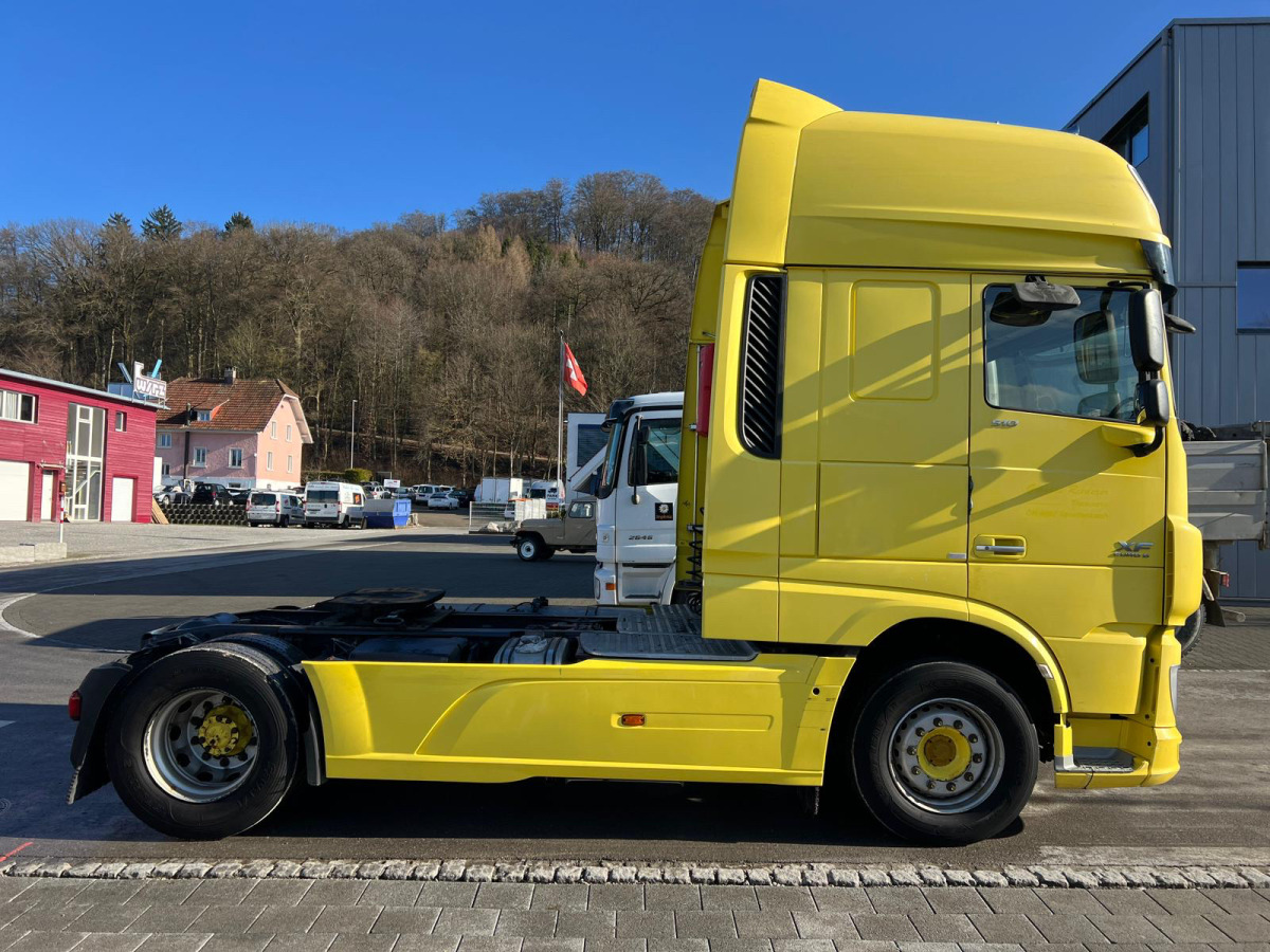 DAF XF510 4x2 - Nyergesvontató: 4 kép. DAF XF510 4x2 - Nyergesvontató: 4 kép.