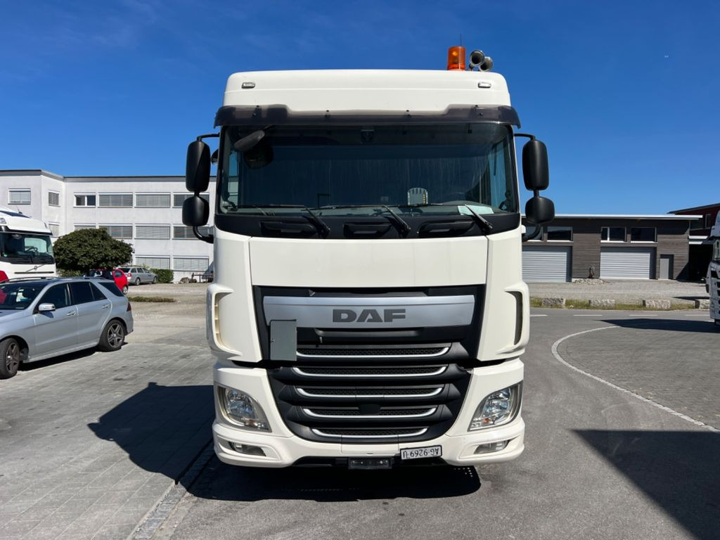 DAF XF510 6x2 - Nyergesvontató: 2 kép. DAF XF510 6x2 - Nyergesvontató: 2 kép.
