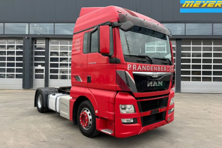MAN TGX 18.440 4x2 - Nyergesvontató: 3 kép. MAN TGX 18.440 4x2 - Nyergesvontató: 3 kép.