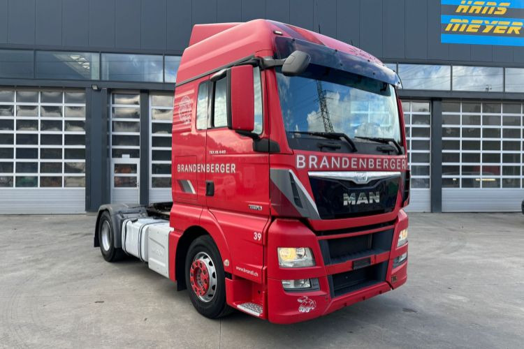 MAN TGX 18.440 4x2 XL C0703 - Nyergesvontató: 3 kép. MAN TGX 18.440 4x2 XL C0703 - Nyergesvontató: 3 kép.