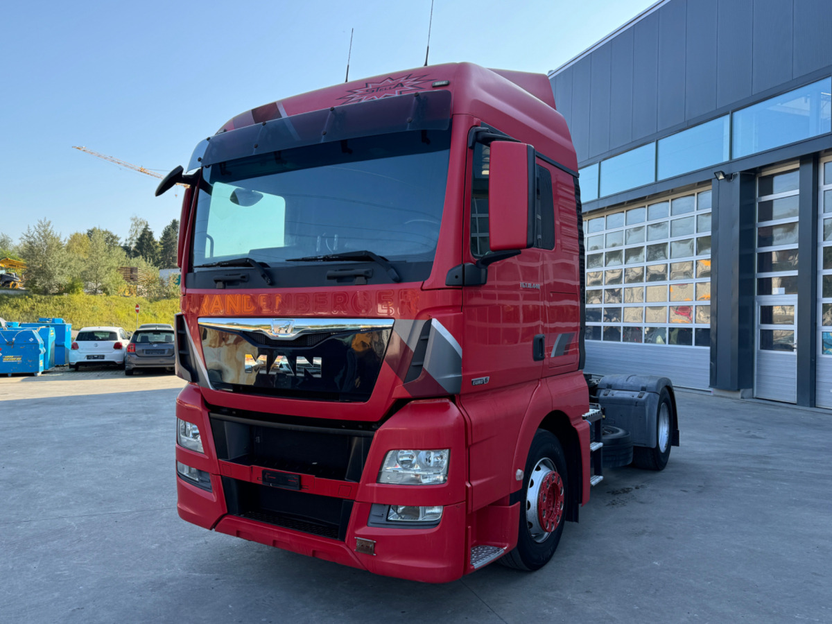 MAN TGX 18.440 C0712 - Nyergesvontató: 1 kép. MAN TGX 18.440 C0712 - Nyergesvontató: 1 kép.