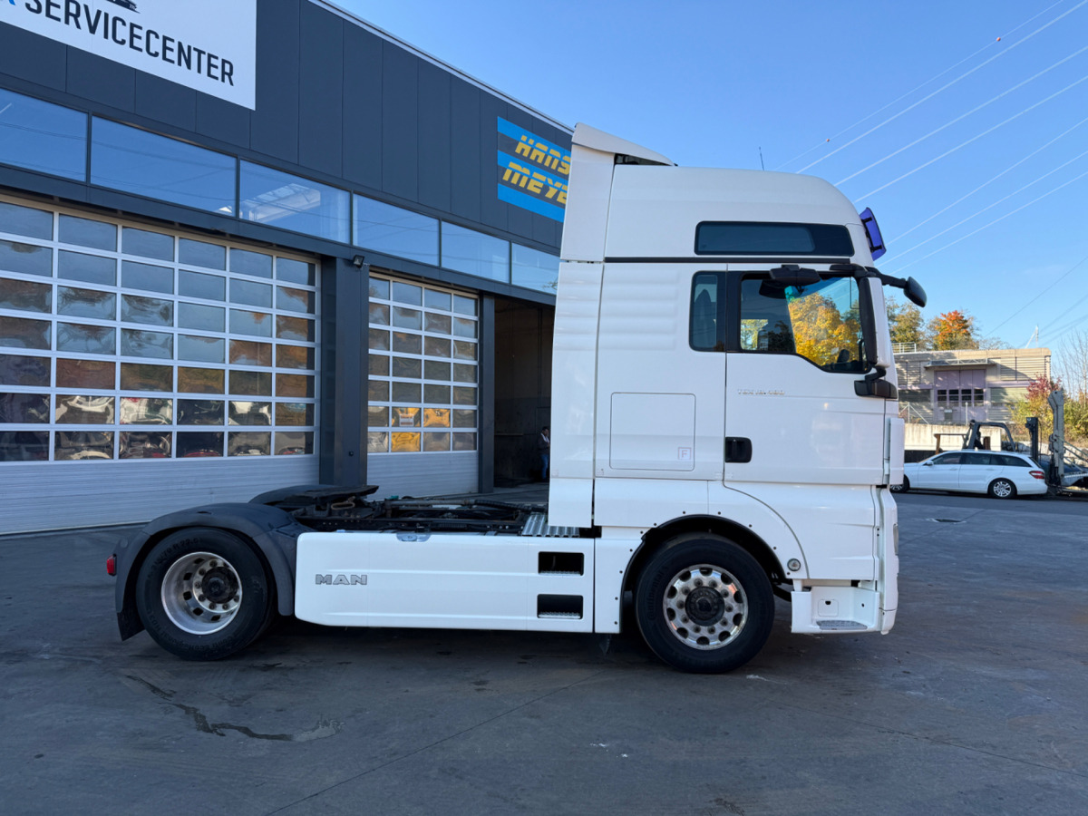 MAN TGX 18.480 4x2 Hydraulik - Nyergesvontató: 4 kép. MAN TGX 18.480 4x2 Hydraulik - Nyergesvontató: 4 kép.