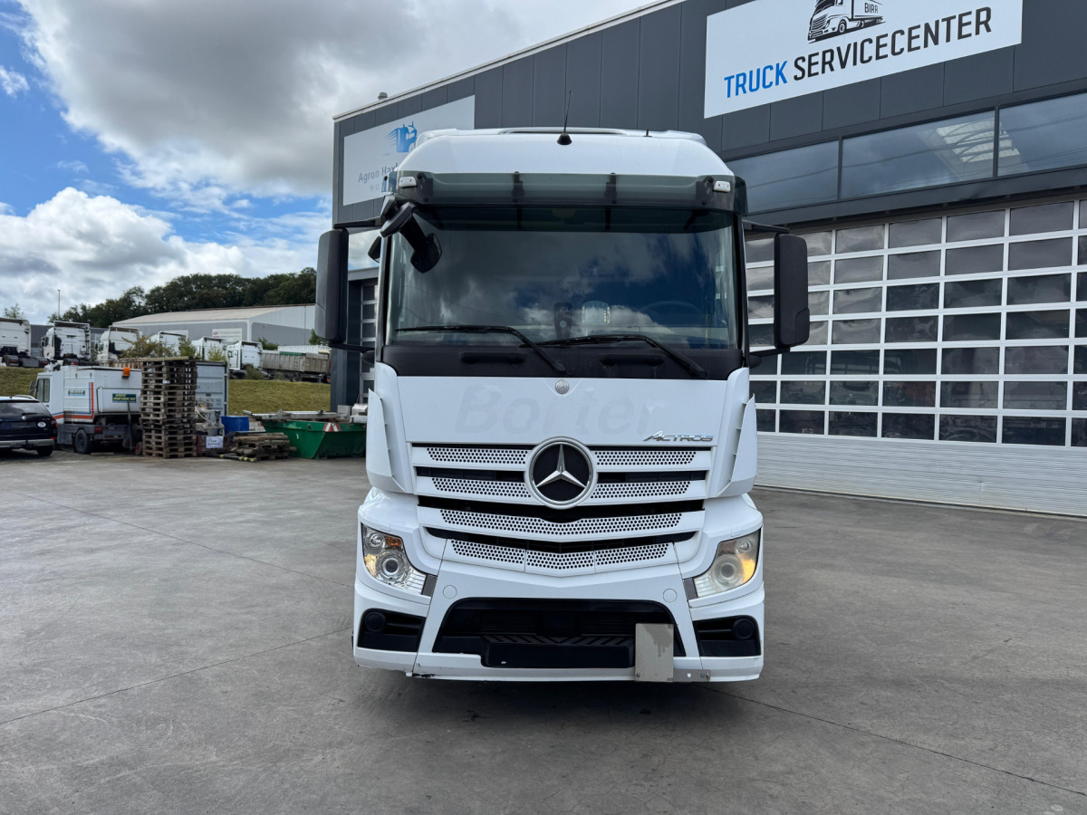 MERCEDES Actros 1842 4x2 - Nyergesvontató: 2 kép. MERCEDES Actros 1842 4x2 - Nyergesvontató: 2 kép.