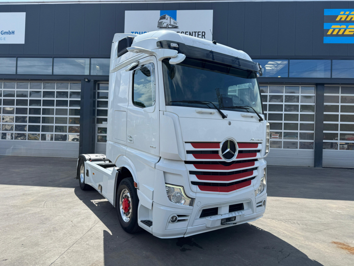 MERCEDES Actros 1851 4x4 Hydraulik - Nyergesvontató: 3 kép. MERCEDES Actros 1851 4x4 Hydraulik - Nyergesvontató: 3 kép.