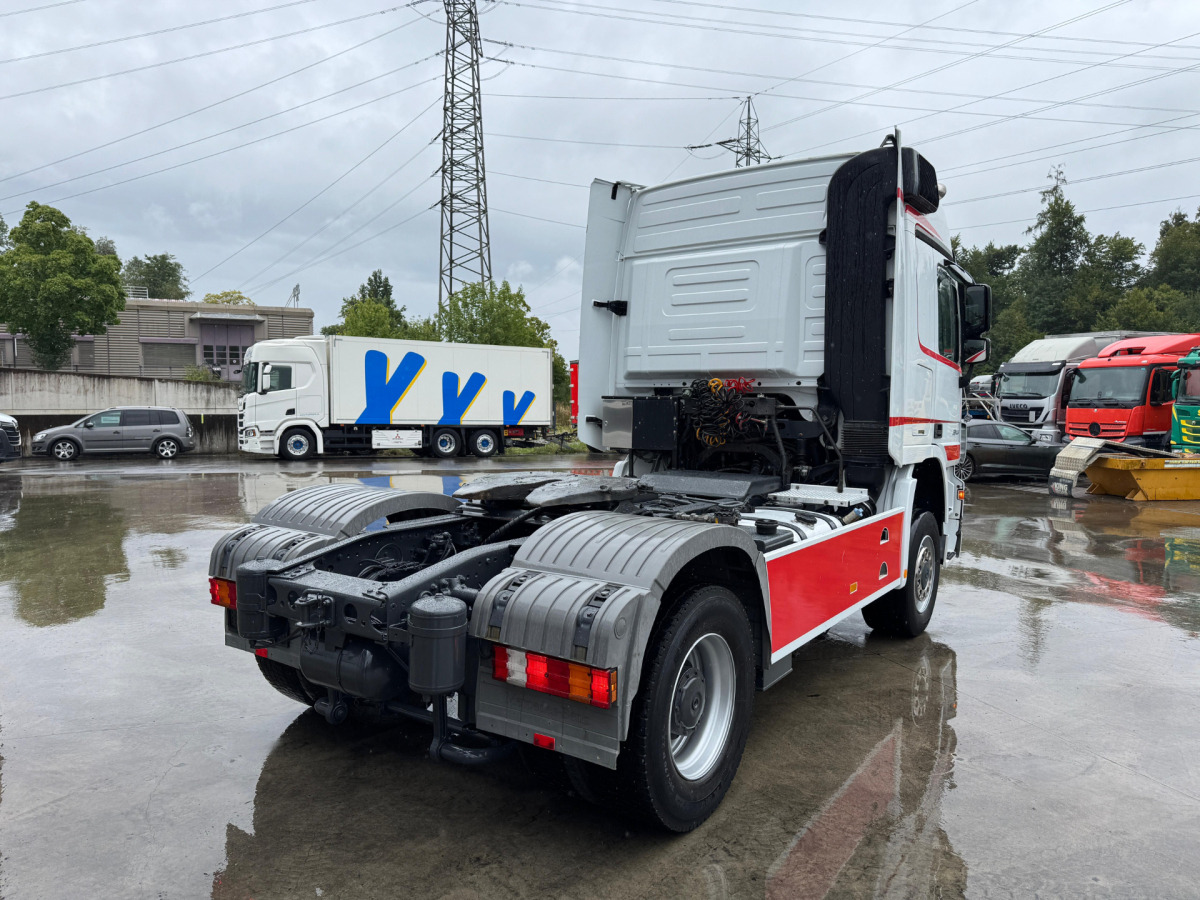 MERCEDES Actros 2044 4x4 - Nyergesvontató: 5 kép. MERCEDES Actros 2044 4x4 - Nyergesvontató: 5 kép.