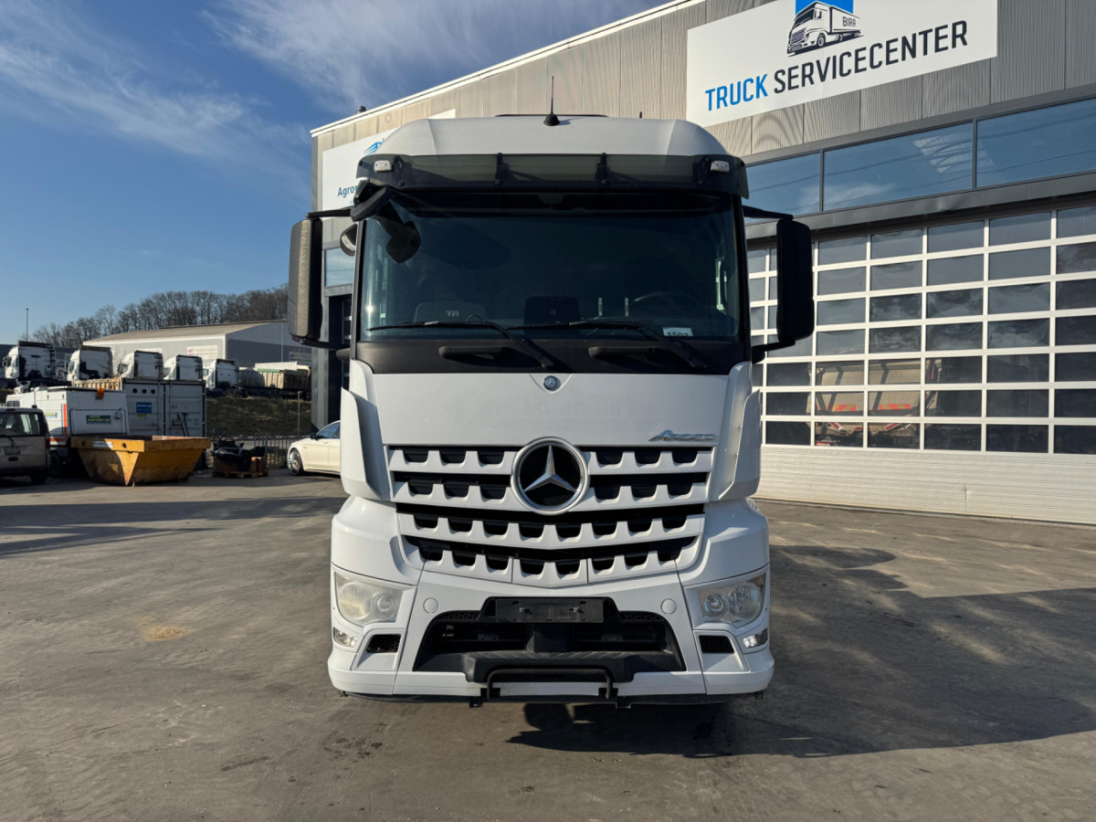 MERCEDES Arocs 1851 4x4H Kipphydraulik - Nyergesvontató: 2 kép. MERCEDES Arocs 1851 4x4H Kipphydraulik - Nyergesvontató: 2 kép.