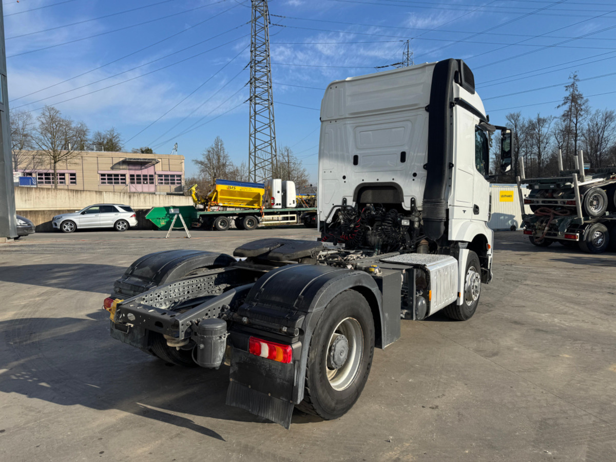 MERCEDES Arocs 1851 4x4H Kipphydraulik - Nyergesvontató: 4 kép. MERCEDES Arocs 1851 4x4H Kipphydraulik - Nyergesvontató: 4 kép.