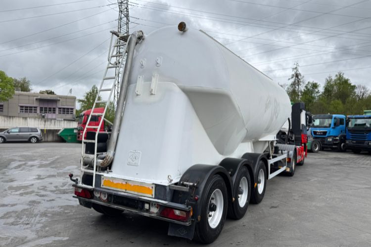 Mercedes-Benz Actros 1846 4x2 Feldbinder Silo 34m3 - Nyergesvontató: 4 kép. Mercedes-Benz Actros 1846 4x2 Feldbinder Silo 34m3 - Nyergesvontató: 4 kép.