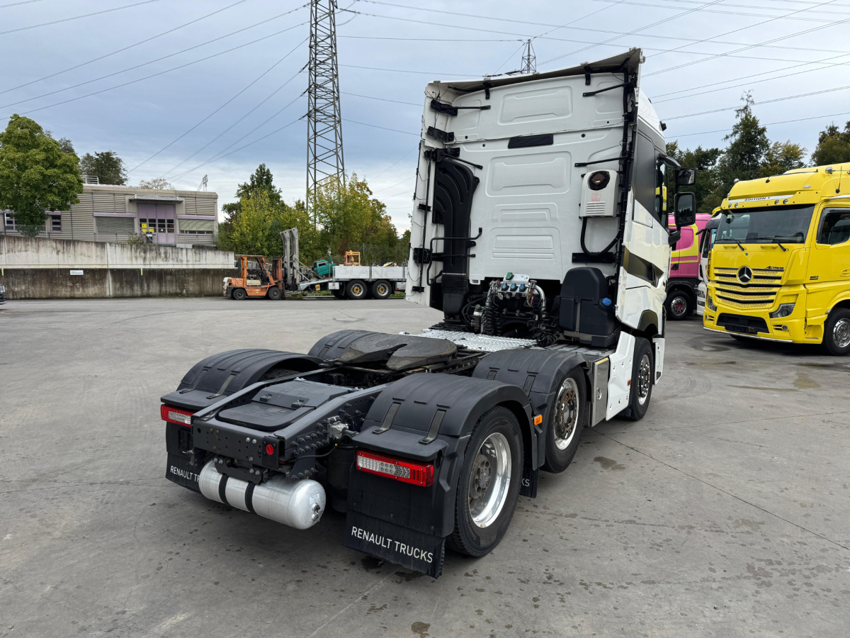 RENAULT T520 6x2 70.000KG - Nyergesvontató: 5 kép. RENAULT T520 6x2 70.000KG - Nyergesvontató: 5 kép.