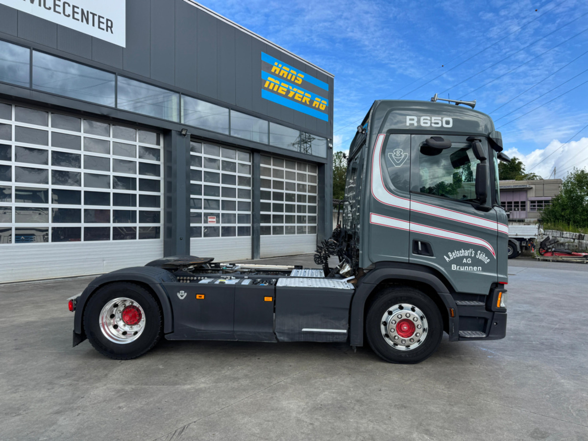 SCANIA R650 V8 4x2 Hydraulik - Nyergesvontató: 4 kép. SCANIA R650 V8 4x2 Hydraulik - Nyergesvontató: 4 kép.