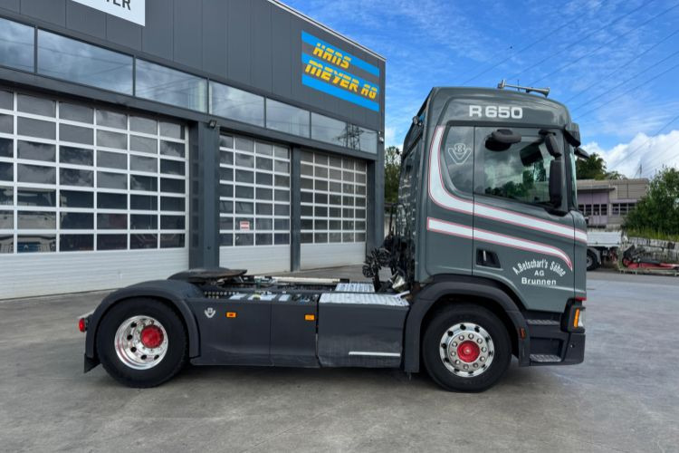 Scania R650 V8 4x2 Hydraulik - Nyergesvontató: 4 kép. Scania R650 V8 4x2 Hydraulik - Nyergesvontató: 4 kép.
