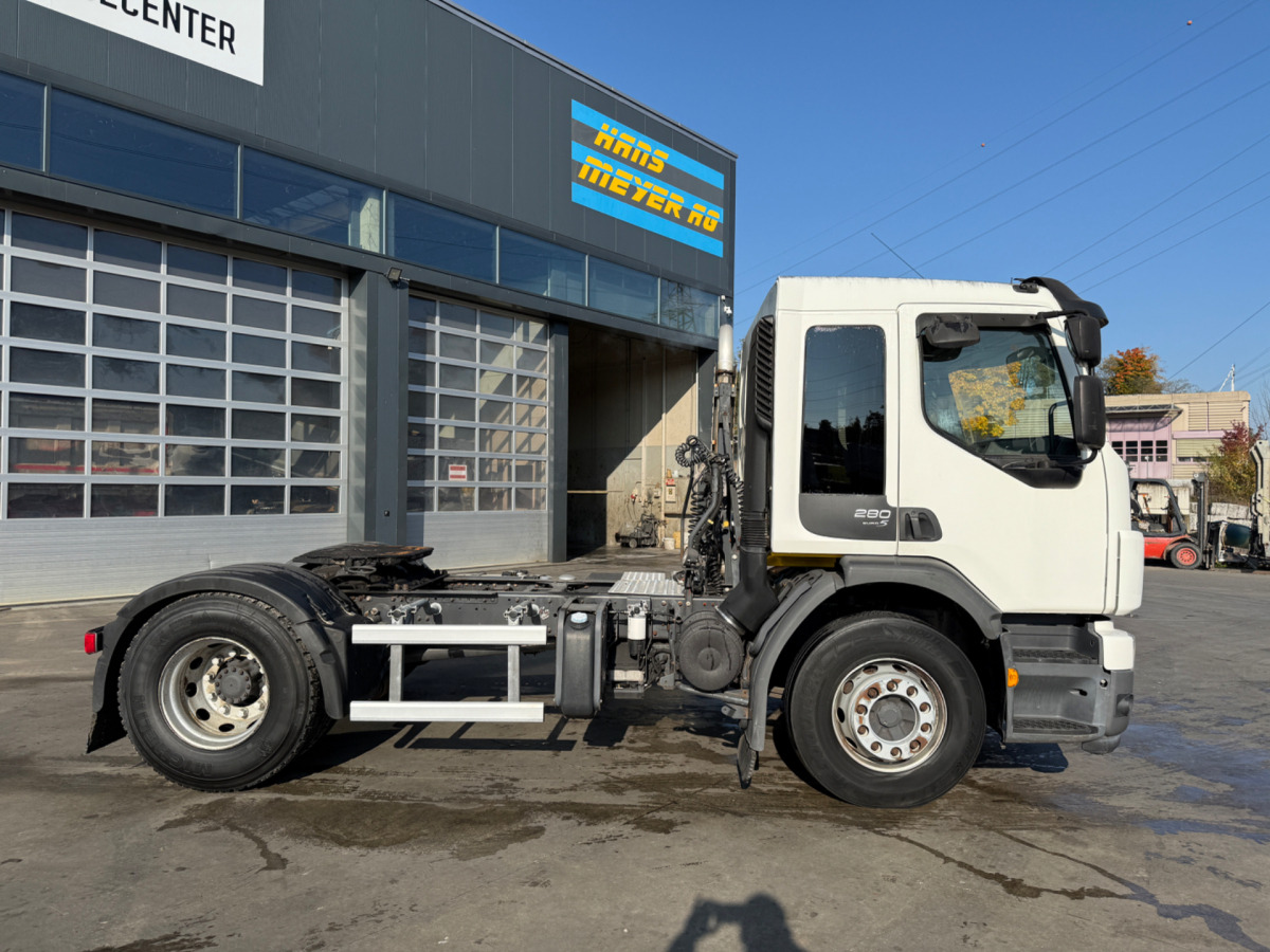 VOLVO FE-280 4x2 - Nyergesvontató: 4 kép. VOLVO FE-280 4x2 - Nyergesvontató: 4 kép.