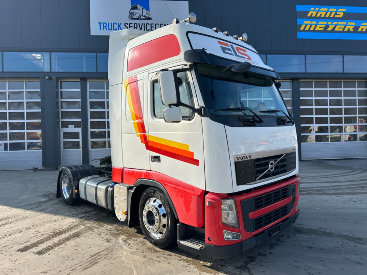 VOLVO FH-420 4x2 Lowdeck - Nyergesvontató: 3 kép. VOLVO FH-420 4x2 Lowdeck - Nyergesvontató: 3 kép.