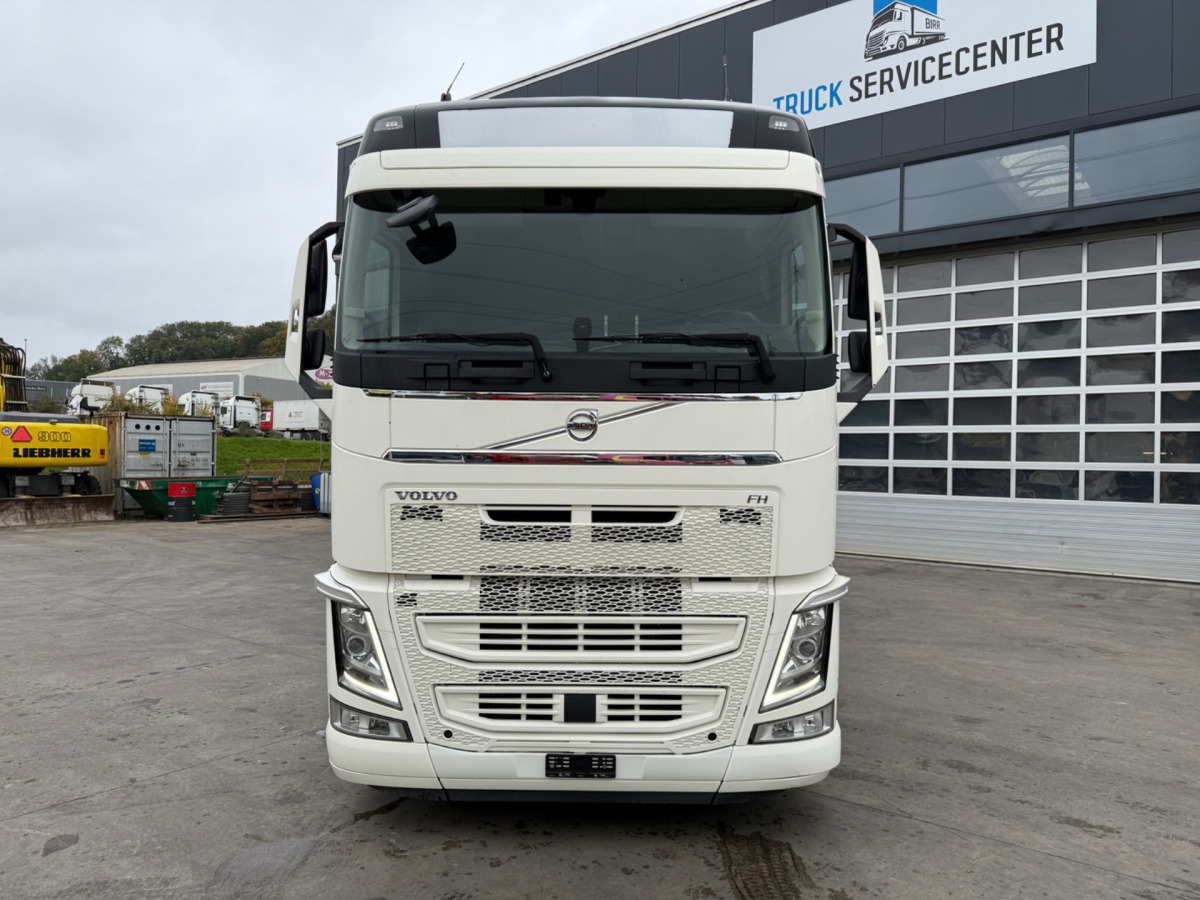 VOLVO FH-460 4x2 - Nyergesvontató: 2 kép. VOLVO FH-460 4x2 - Nyergesvontató: 2 kép.