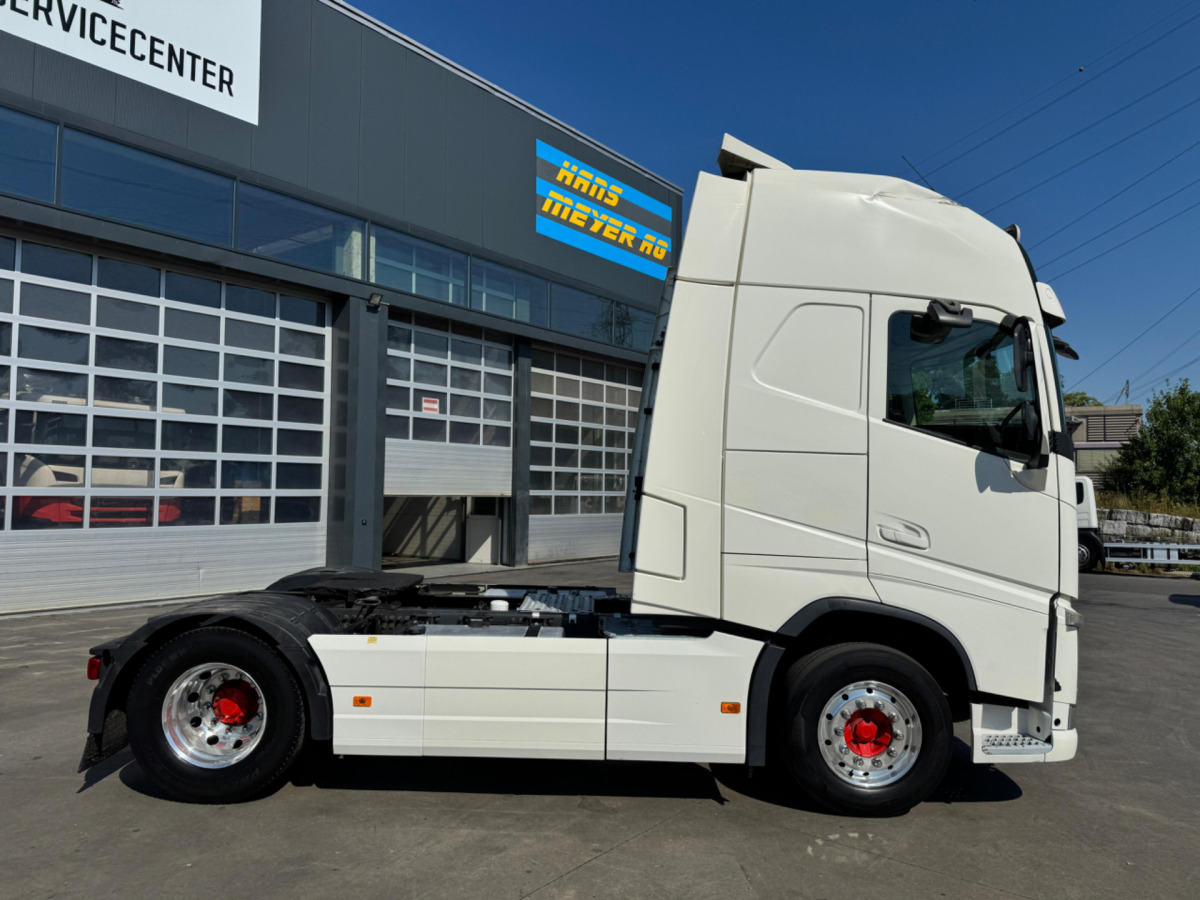 VOLVO FH-460 4x2 XXL - Nyergesvontató: 4 kép. VOLVO FH-460 4x2 XXL - Nyergesvontató: 4 kép.