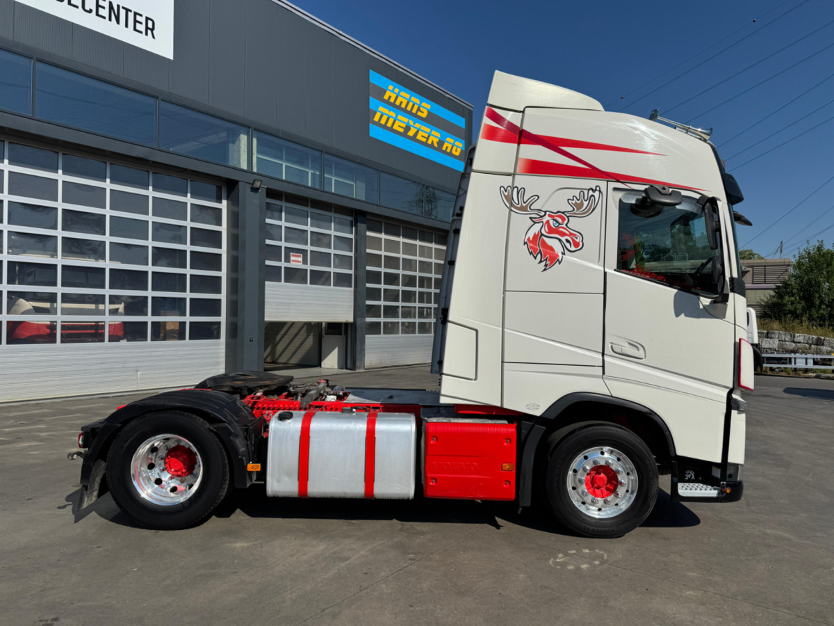 VOLVO FH-500 4x2T Hydraulik - Nyergesvontató: 4 kép. VOLVO FH-500 4x2T Hydraulik - Nyergesvontató: 4 kép.