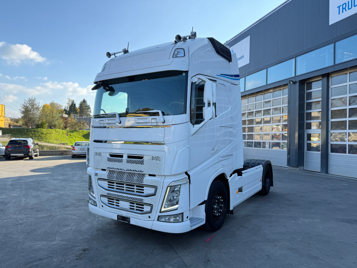 VOLVO FH-500 Standklima XXL 4x2 - Nyergesvontató: 1 kép. VOLVO FH-500 Standklima XXL 4x2 - Nyergesvontató: 1 kép.