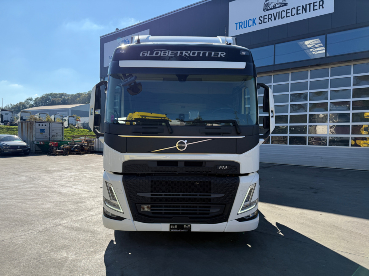 VOLVO FM-460 4x2 - Nyergesvontató: 2 kép. VOLVO FM-460 4x2 - Nyergesvontató: 2 kép.