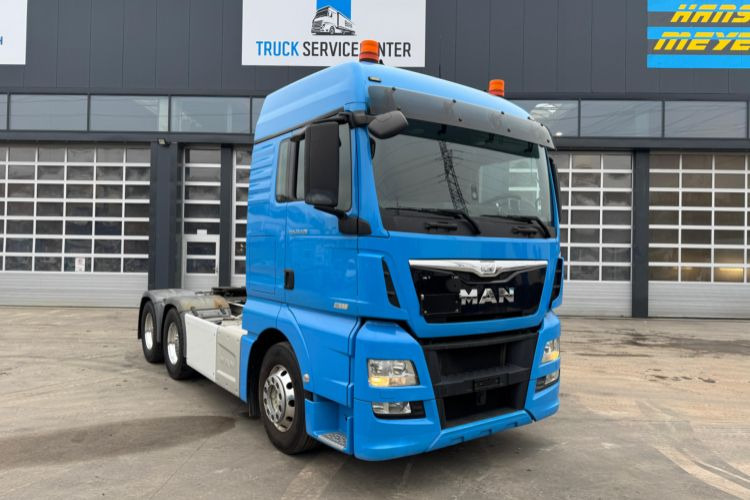 Volvo FH-420 4x2 Retarder MAN TGX 33.520 6x4 - Nyergesvontató: 3 kép. Volvo FH-420 4x2 Retarder MAN TGX 33.520 6x4 - Nyergesvontató: 3 kép.