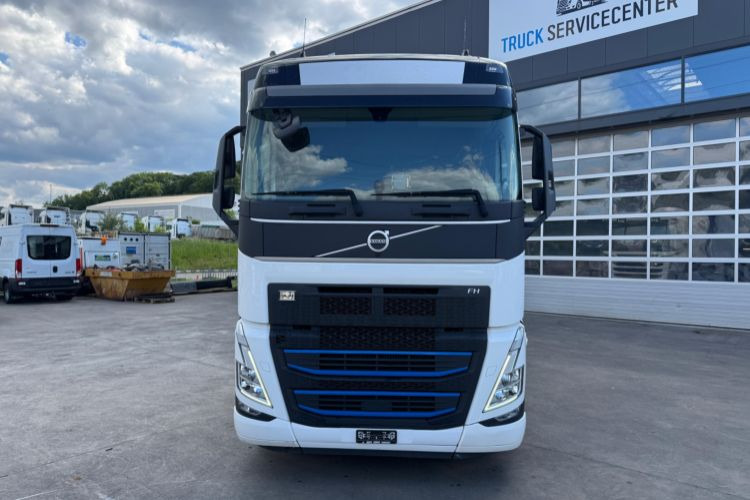Volvo FH-460 4x2 C5273 - Nyergesvontató: 2 kép. Volvo FH-460 4x2 C5273 - Nyergesvontató: 2 kép.