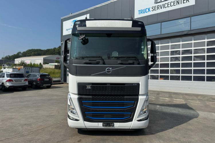 Volvo FH-460 4x2 Retarder C1340 - Nyergesvontató: 2 kép. Volvo FH-460 4x2 Retarder C1340 - Nyergesvontató: 2 kép.