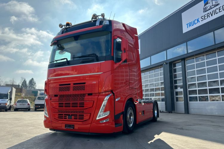 Volvo FH-500 4x2 - Nyergesvontató: 1 kép. Volvo FH-500 4x2 - Nyergesvontató: 1 kép.