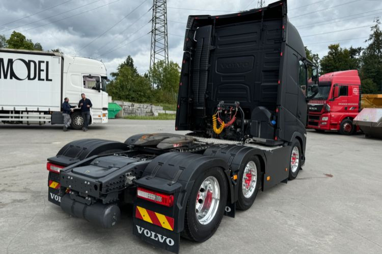 Volvo FH-500 TC 6x2 - Nyergesvontató: 5 kép. Volvo FH-500 TC 6x2 - Nyergesvontató: 5 kép.