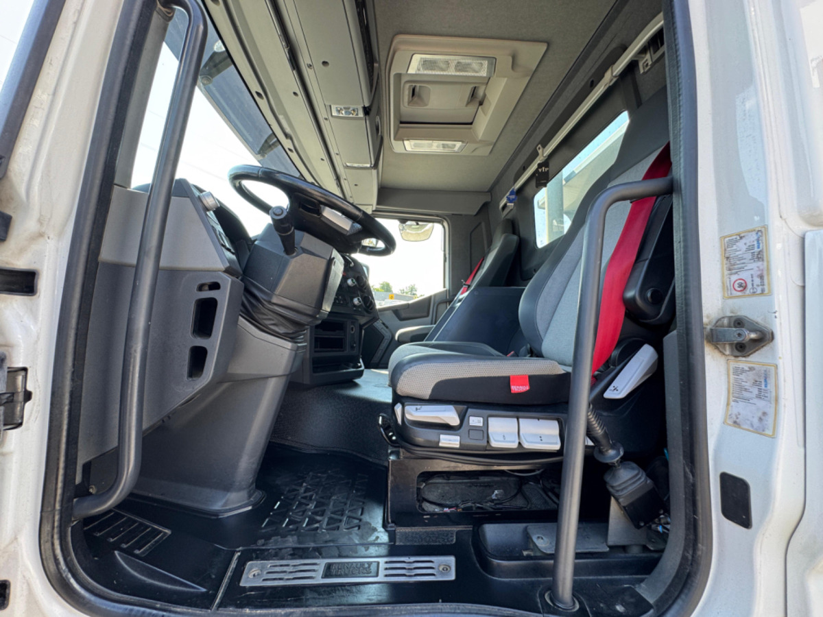 Billenőplatós teherautó RENAULT C520 10x4 Kipper: 14 kép.